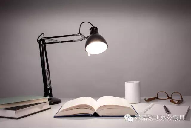簡(jiǎn)單3招，擺脫辦公桌下各種電源線雜亂困擾？