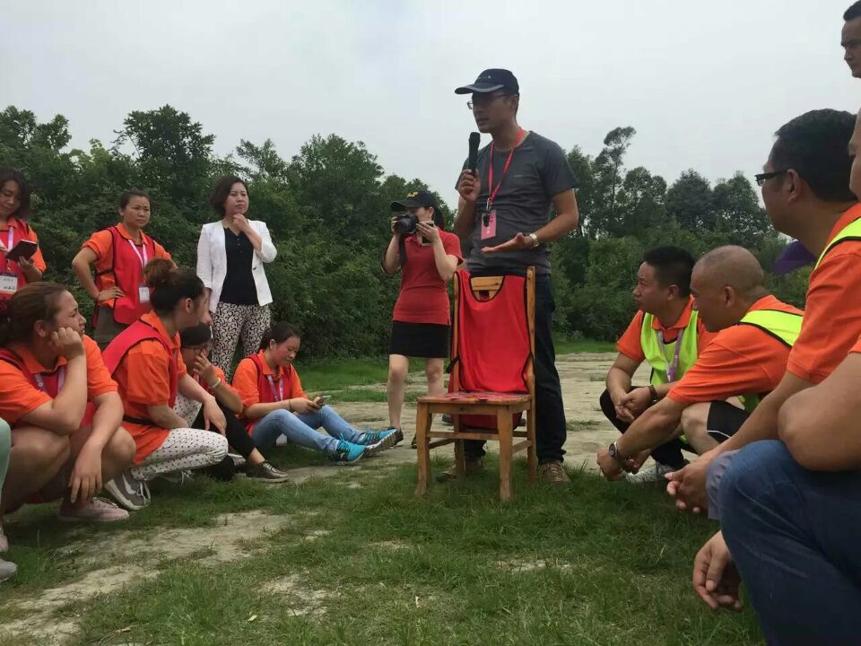 全國第二屆牛商爭霸賽四川賽區(qū)的啟動儀式。來自四川各地的優(yōu)秀牛商們齊聚一堂，為全國第二屆牛商爭霸賽四川賽區(qū)舉行了隆重的啟動儀式。