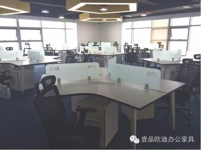 【央視新聞客戶端】京東JD讓老百姓放心網(wǎng)購(gòu)，壹品歐迪讓京東JD綠色辦公