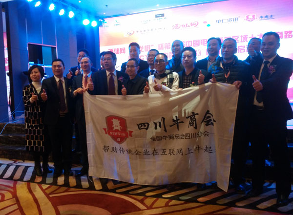 壹品歐迪辦公家具董事長張曉帆為何當(dāng)眾爬行，真相竟是……